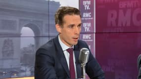 Je crois que ça n'intéresse pas grand monde de savoir si l'âge pivot est maintenu dans le texte", a-t-il déclaré le secrétaire d'État aux Transports Jean-Baptiste Djebbari