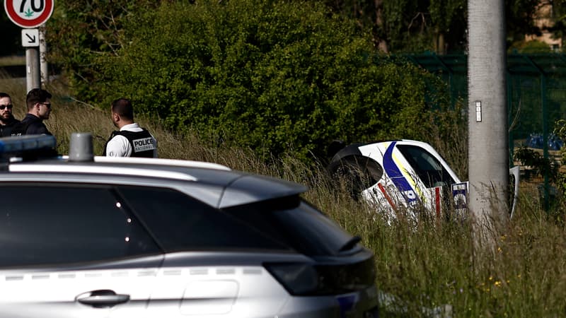 Une voiture de police après un accident de la route, à Villeneuve-d'Ascq, le 21 mai 2023