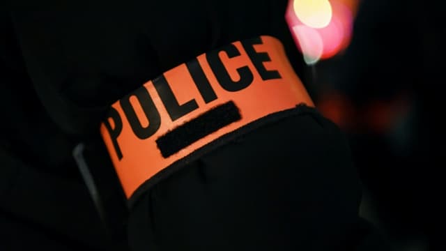 Un brassard de la police. (Photo d'illustration)