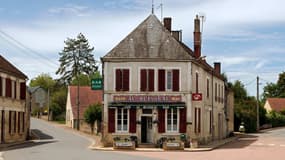 Un bar dans un village de la Nièvre - photo d'illustration