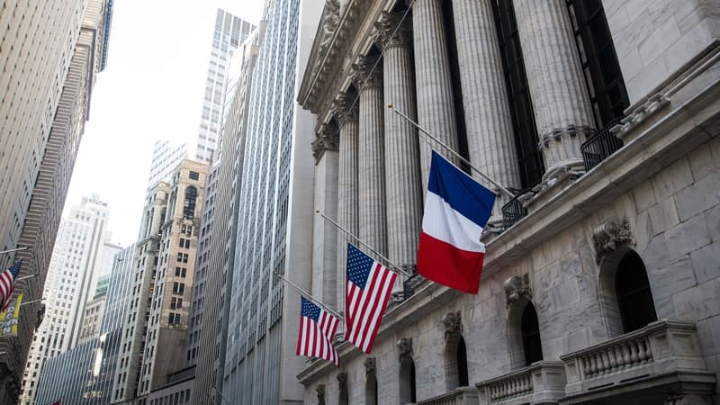 Le drapeau français flottait hier en façade du New York Stock Exchange, qui a obervé une minute de silence en mémoire des victimes des attentats de Paris. Wall Street qui a apporté en plus hier hier un solide soutien en termes de tendance.