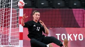 La gardienne française Amandine Leynaud contre le Brésil aux JO de Tokyo, le 2 août 2021