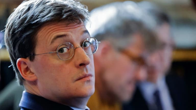 Le député Sacha Houlié (Renaissance), président de la Commission des lois, lors d'une conférence de presse à Paris