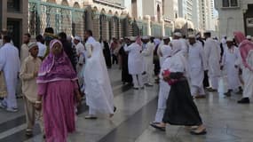 Sortie de la grande mosquée de Médine, en Arabie Saoudite, en novembre 2010.
