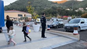 À Blausasc, depuis début novembre 2023, des vigiles veillent devant des écoles.