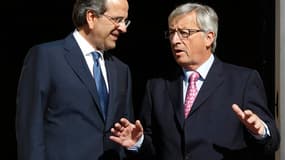 Le président de l'Eurogroupe Jean-Claude Juncker à Athènes avec le Premier ministre grec Antonis Samaras. Jean-Claude Juncker a déclaré que la Grèce devait tenir ses engagements auprès de ses créanciers si elle voulait obtenir une nouvelle tranche d'aide