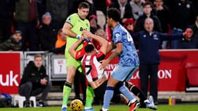 Emiliano "Dibu" Martinez à l'origine d'un accrochage avec Neal Maupay lors de la rencontre Aston Villa-Brentford, le 17/12/2023
