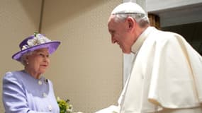 La reine Elizabeth a rencontré jeudi le pape François, pour la première fois.