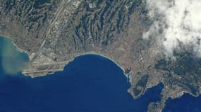 Thomas Pesquet a partagé, le 14 juillet 2021, une photo de Nice (Alpes-Maritimes), prise depuis la Station spatiale internationale.