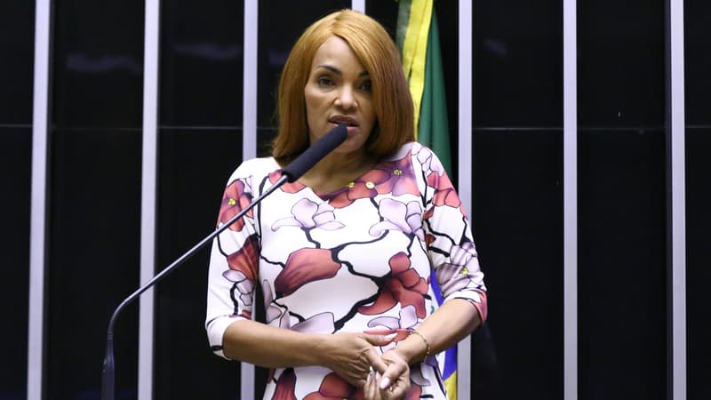 La députée Flordelis à la tribune du Congrès.