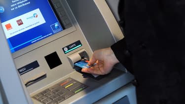 La hausse des tarifs bancaires affectera surtout les clients précaires.