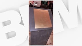 La plaque commémorative du drame rue d'Aubagne a été remplacée le 7 mars 2023 après sa disparition soudaine.