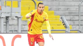 Florian Thauvin en train d'accélérer pendant un match de Lens en Ligue 1, le 19 octobre 2025
