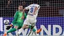 Joaquin Panichelli marque avec Strasbourg contre Lucas Chevalier du PSG, le 17 octobre 2025