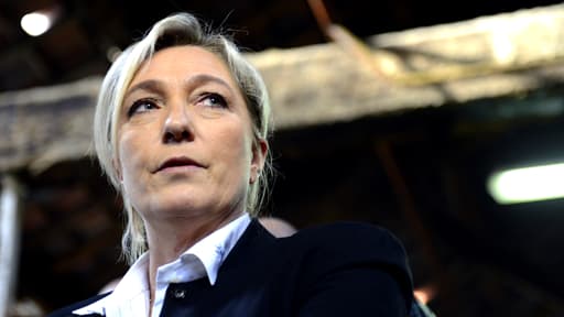 Marine Le Pen en visite dans une fabrique de savon à Marseille.