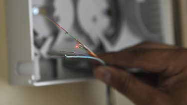Neuf communes au total sont touchées par la coupure de fibre. Le commissariat de Mantes-la-Jolie est chargée de l'enquête.
