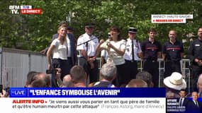 Rassemblement à Annecy: une chanteuse annécienne interprète "Parlez-moi d'amour" 