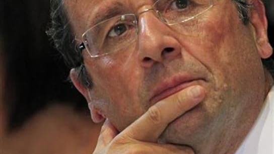En visite au Salon de l'éducation, à Paris, le député de Corrèze a rappelé que l'Education nationale ferait l'objet d'une loi de programmation avant la fin 2012, s'il est élu président de la République au printemps prochain. /Photo prise le 1er octobre 20