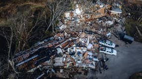 Une vue aérienne d'un parc de mobil-homes dans le Tennessee aux États-Unis, détruit par une tornade ayant tué trois personnes, le 10 décembre 2023. 