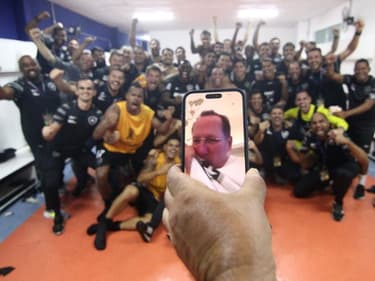 John Textor dans le vestiaire de Botafogo, en visio