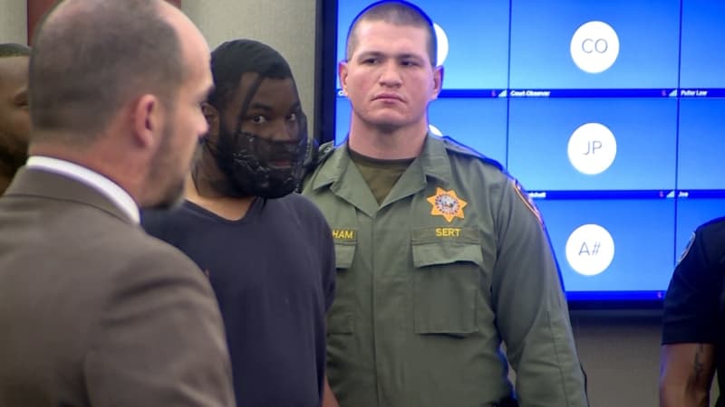 Juge agressée aux États-Unis: le prévenu de retour au tribunal avec un masque pour l'empêcher de mordre