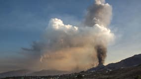 Le volcan La Cumbre Vieja en éruption, sur l'île de La Palma, aux Canaries, en Espagne, le 25 septembre 2021