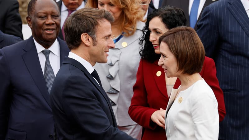 Le président français Emmanuel Macron et la présidente moldave Maia Sandu le 19 novembre 2022 à Djerba (Tunisie)