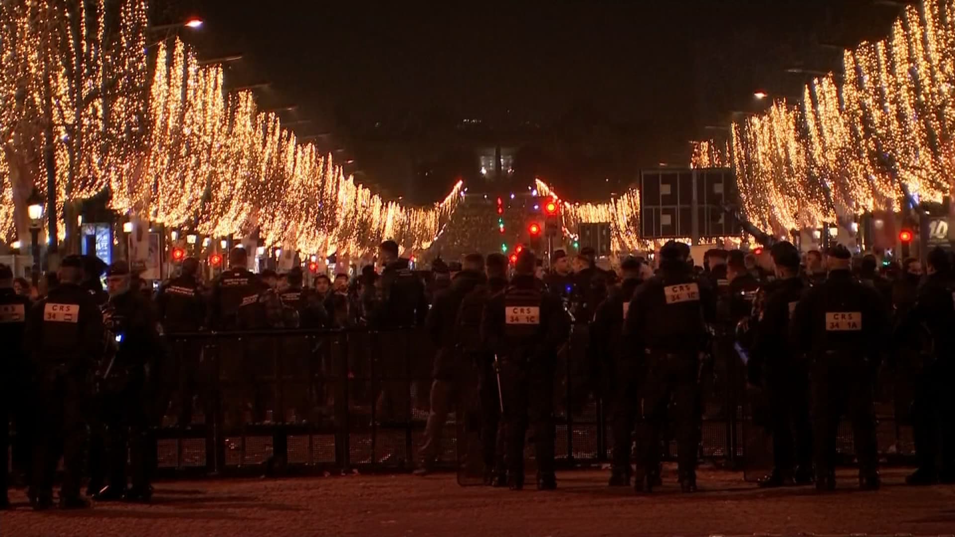 Nouvel An à Paris : les images du feu d'artifice sur les Champs