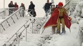 A Paris, ils dévalent à ski les pentes de la butte Montmartre