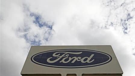 Les dirigeants de Ford ont annoncé aux représentants syndicaux de l'usine de Blanquefort, en Gironde, qu'un projet industriel en cours d'élaboration devrait permettre de conserver un millier d'emplois pour un investissement de 169 millions d'euros, selon