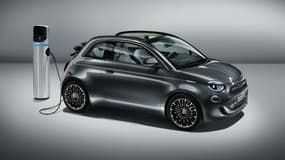 Fiat a dévoilé cette semaine sa nouvelle 500 qui ne sera commercialisée en Europe qu'en électrique.
