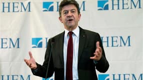 Dans une interview accordée au Parisien Dimanche, le coprésident du Front de gauche Jean-Luc Mélenchon se livre à une nouvelle et violente charge contre François Hollande, qui "bat des records d'hypocrisie", et Jean-Marc Ayrault, dont il fustige le silenc