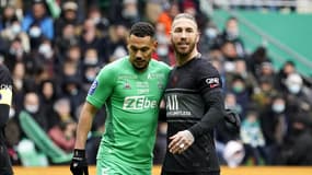 Sergio Ramos aux côtés du Stéphanois Timothée Kolodziejczak 