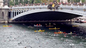 L'épreuve de natation du triathlon de Paris, ici en 2011.