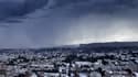 Une pluie abondante tombe sur la ville de Nice.