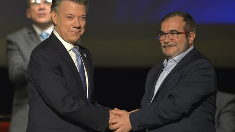 Le président colombien Juan Manuel Santos et Timochenko ont signé l'accord de paix avec les FARC. (Photo d'illustration)