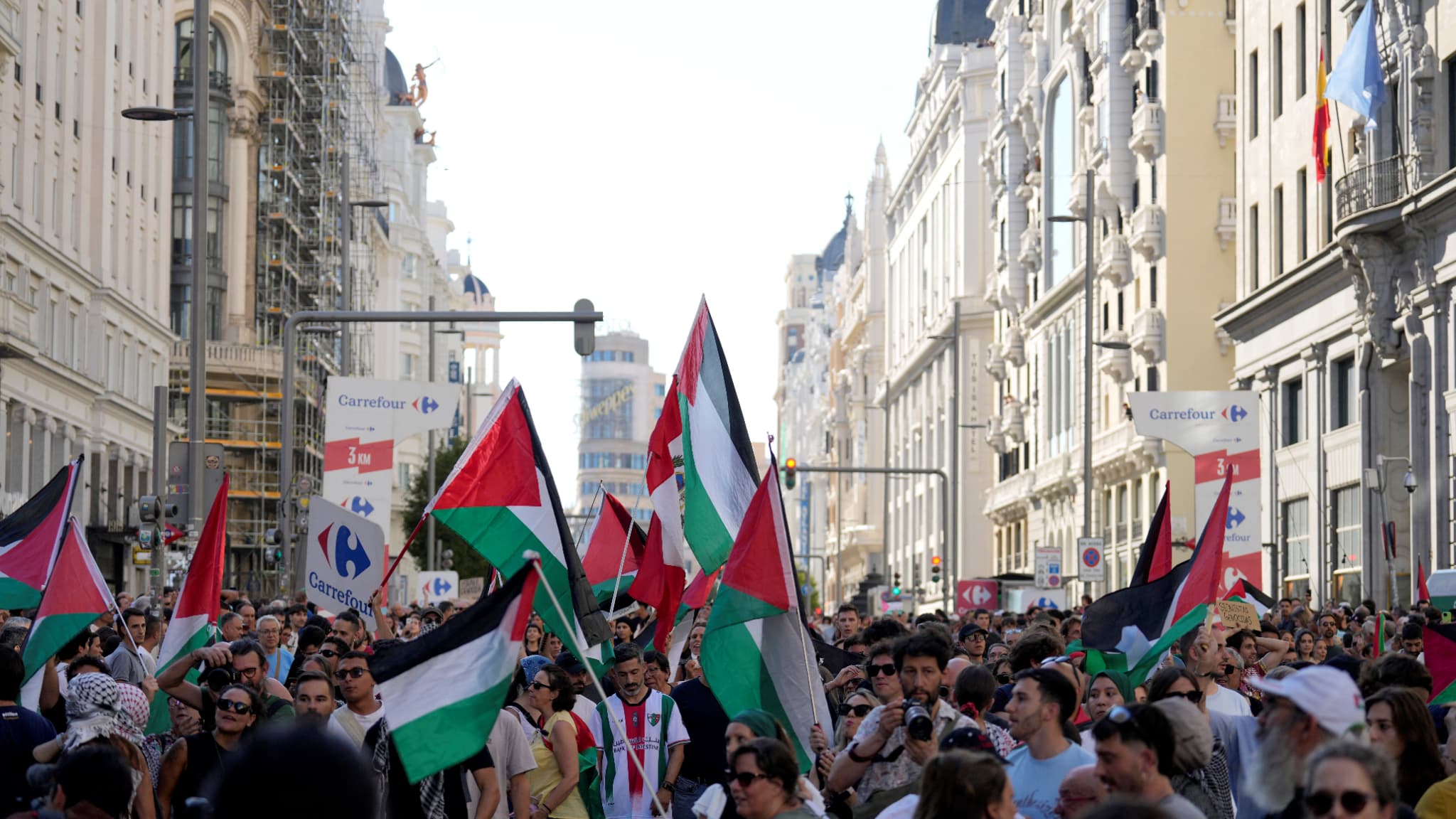 MANIFESTATIONS: LE GOUVERNEMENT ET L'OPPOSITION S'ÉCHARPENT EN ESPAGNE APRÈS LA FIN CHAOTIQUE DE LA VUELTA