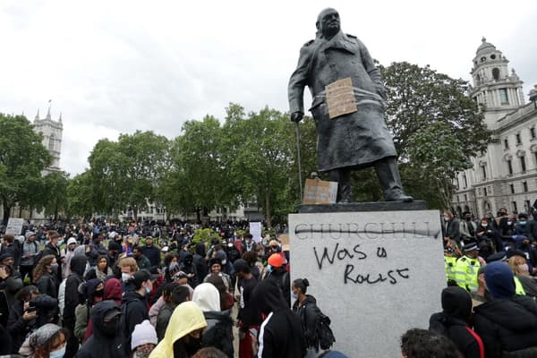 La statue de Winston Churchill ce dimanche à Londres. La statue de Winston Churchill ce dimanche à Londres.
