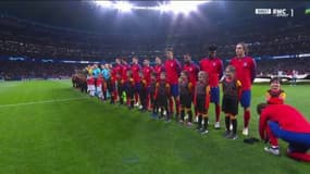 Atlético de Madrid - Monaco : pendant l'hymne, Griezmann refait le lacet d'un petit garçon