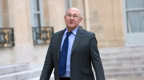 Michel Sapin est le ministre du Travail.