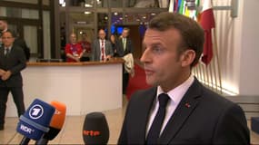 Emmanuel Macron face à la presse, à Bruxelles, ce mardi soir.