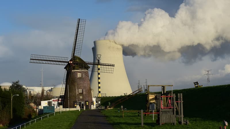 La centrale nucléaire de Doel (Belgique) en janvier 2016.