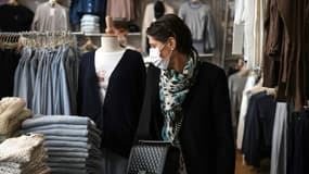 Un magasin de vêtements ouvert le 28 novembre 2020 à Paris après un mois de fermeture des commerces non essentiels