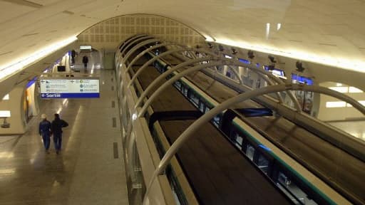 vue de la ligne 14 à la gare Saint Lazare, le 15 décembre 2003