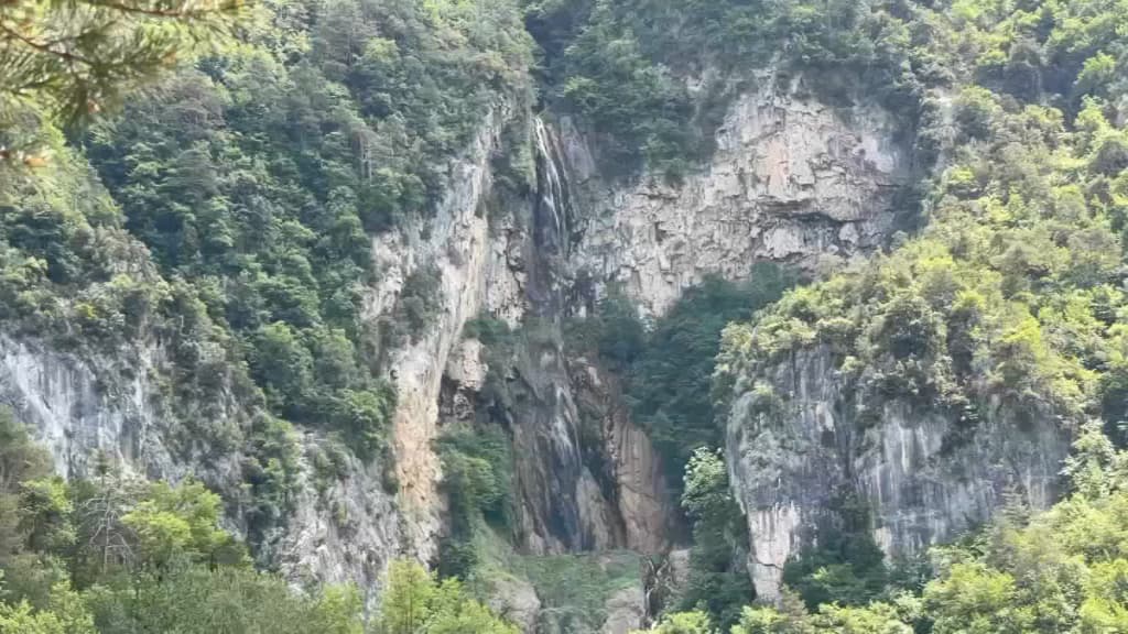 Vue de la cascade située à Aiglun, la diminution du débit inquiète dans la commune. Vue de la cascade située à Aiglun, la diminution du débit inquiète dans la commune.