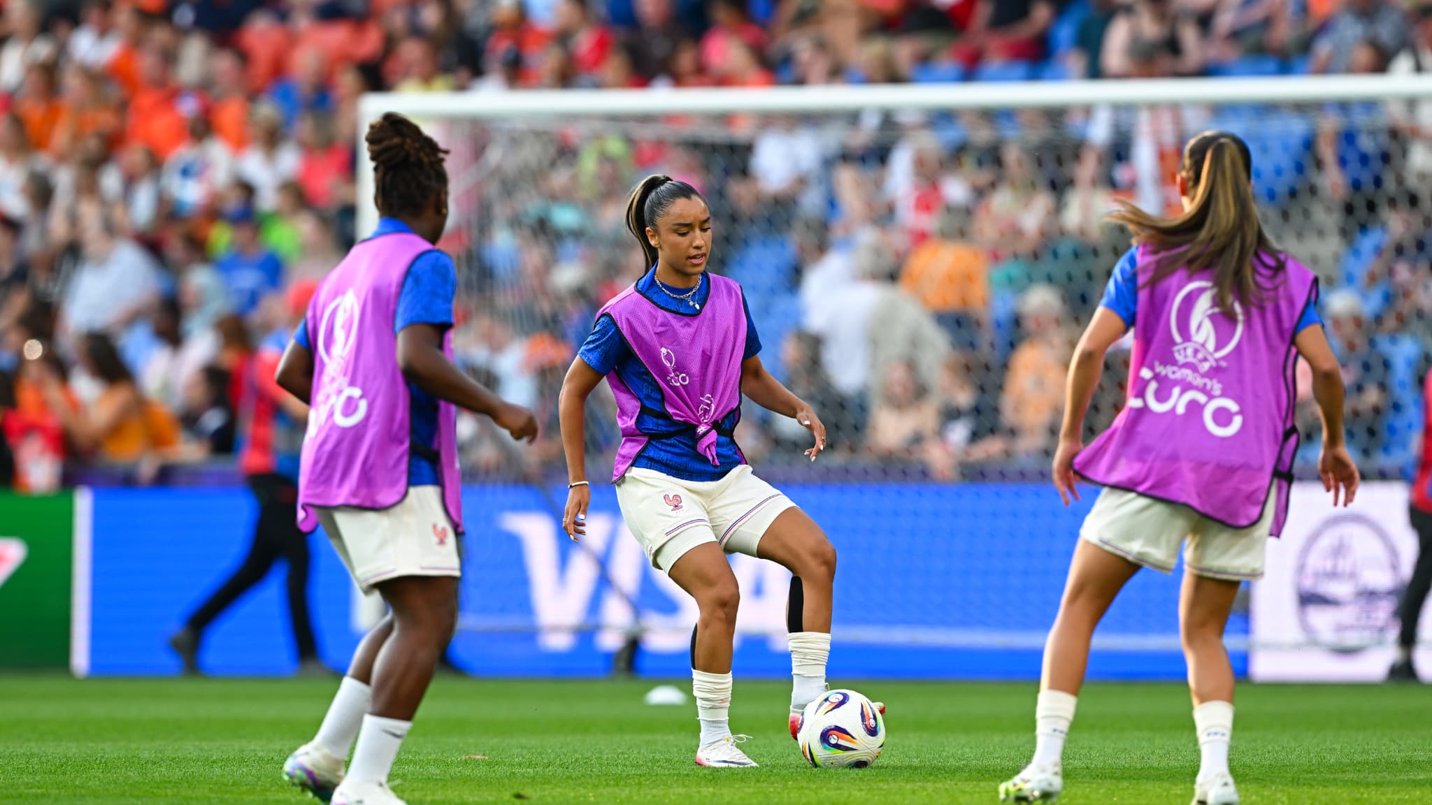 Sakina Karchaoui avant France-Pays-Bas à l'Euro 2025, le 13 juillet 2025.