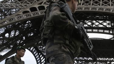 Une forte présence militaire est sur place.