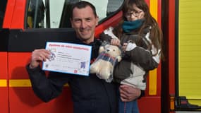 Kalli, 8 ans, a sauvé sa grand-mère, victime d'un malaise, fin octobre. Elle a été récompensée par les pompiers de l'Essonne mi-novembre.