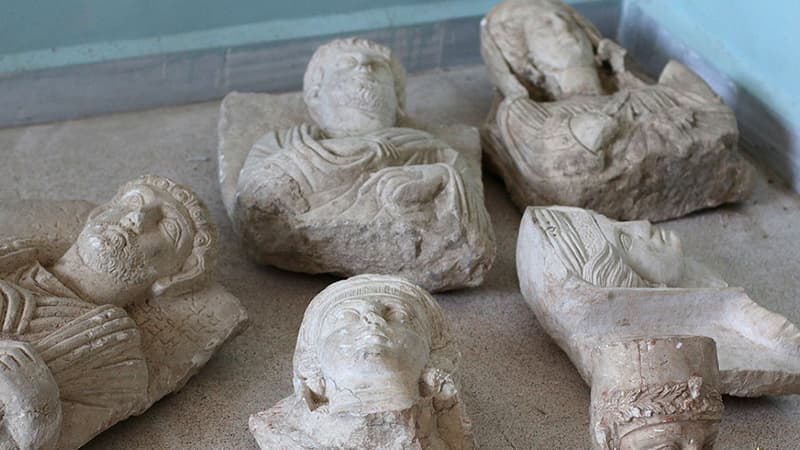 Image fournie par la propagande islamiste montrant des pièces provenant de la cité antique de Palmyre, en juillet 2015.