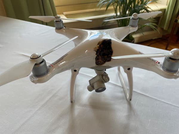 El dron fue derribado aproximadamente a un kilómetro por un cañón láser Helma-B.